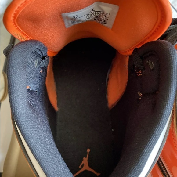 Nike Air Jordan 1 Mid SE (GS) BQ6931802 Size 7y - Very Light Use - Picture 4 of 9